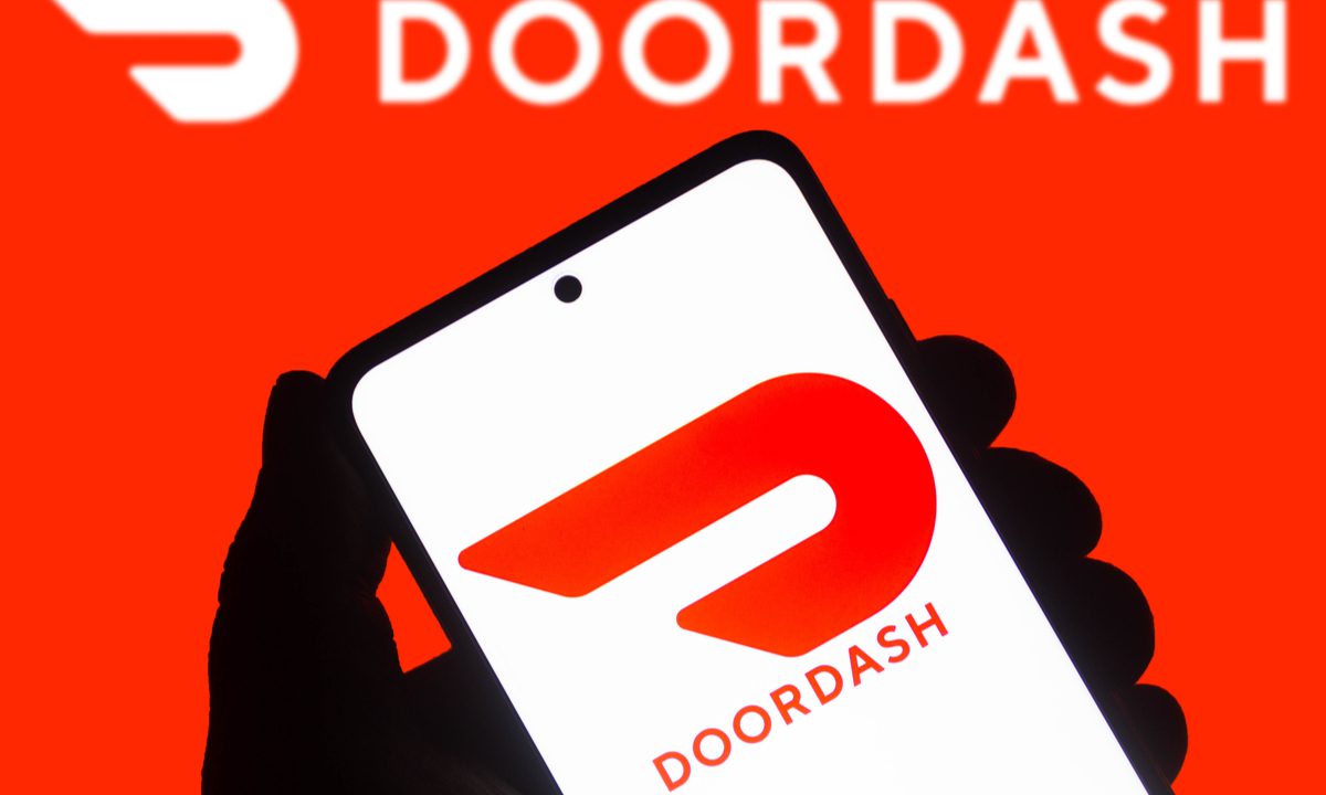 DoorDash V/S Postmates Which is Better Food Delivery Service? Foodiv